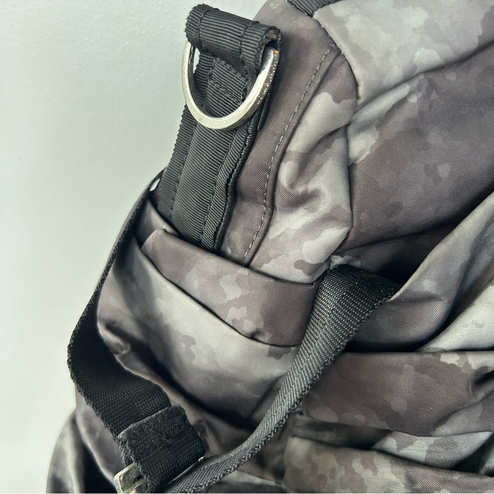 Lululemon Destined for Greatness Duffel
Deep Coal Creekside Camo - Picture 6 of 14